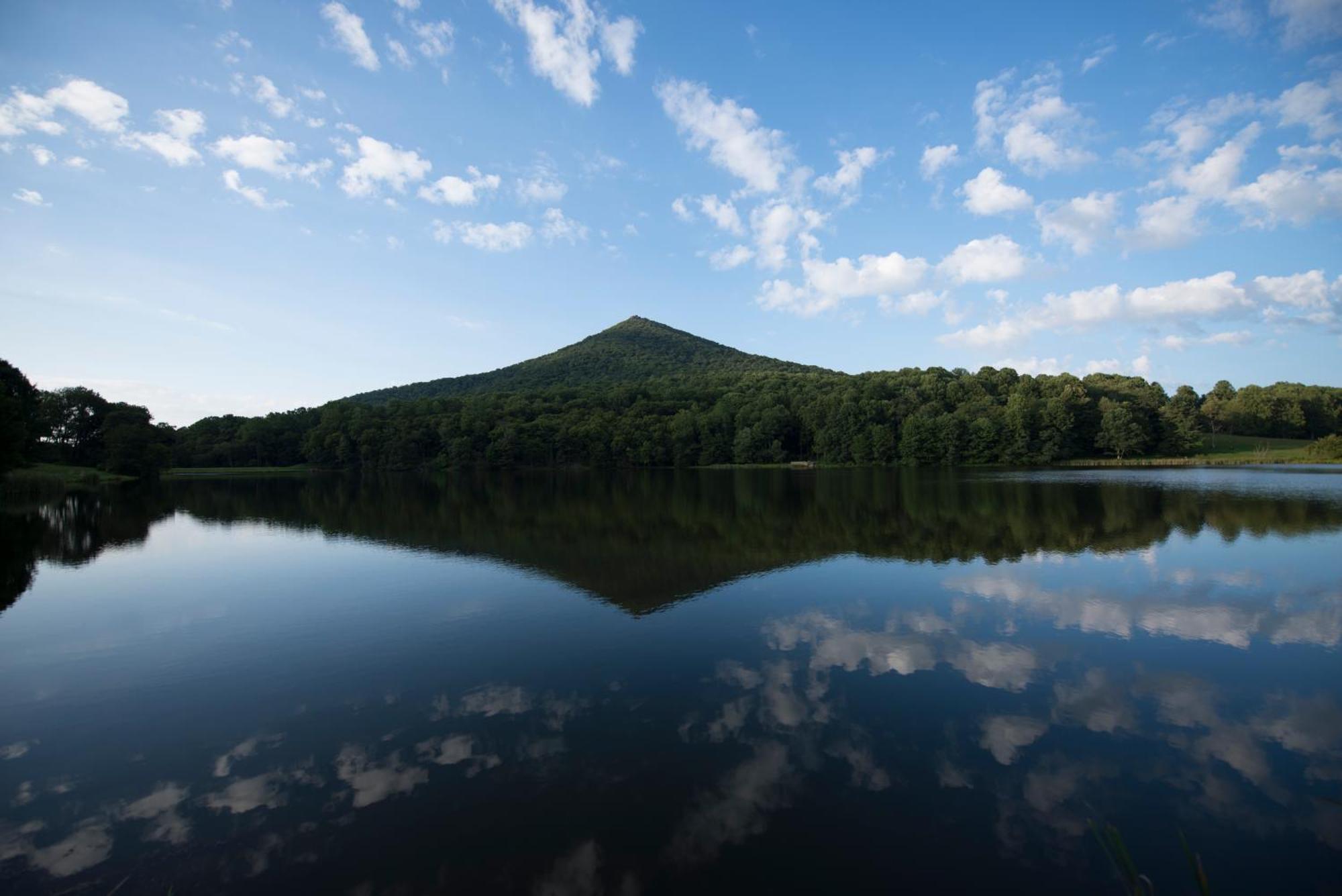 Peaks Of Otter Lodge Бедфорд Экстерьер фото
