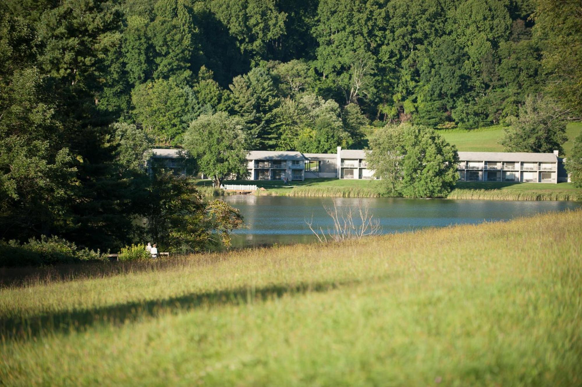 Peaks Of Otter Lodge Бедфорд Экстерьер фото