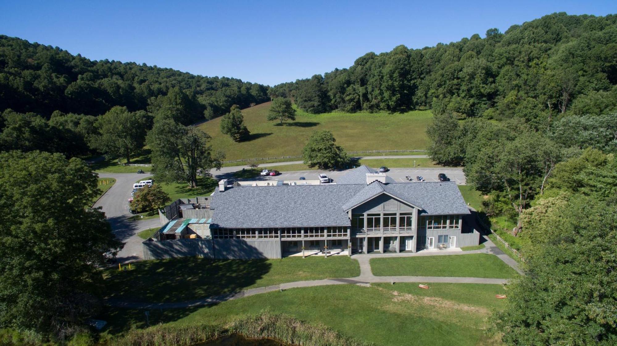 Peaks Of Otter Lodge Бедфорд Экстерьер фото